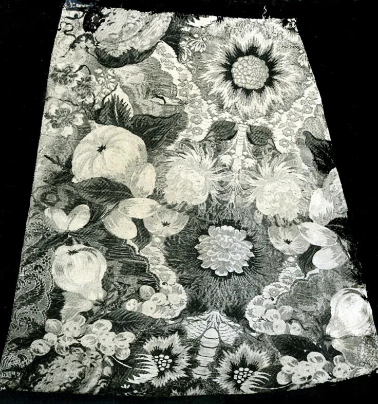 17 Fragments: silk, brocaded in silk and metal thread by France, 18th century.