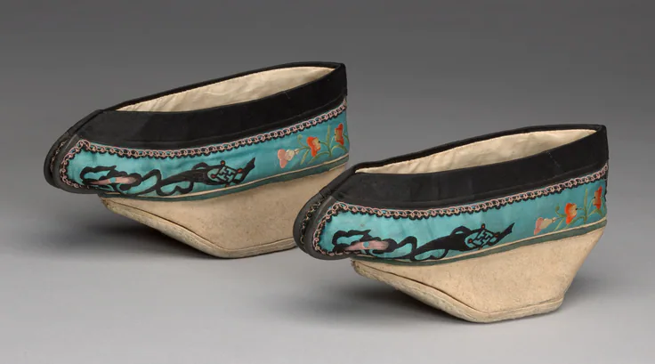 Woman's Shoes: silk, satin weave, with needlework by China, Qing dynasty (1644–1911), 19th century.