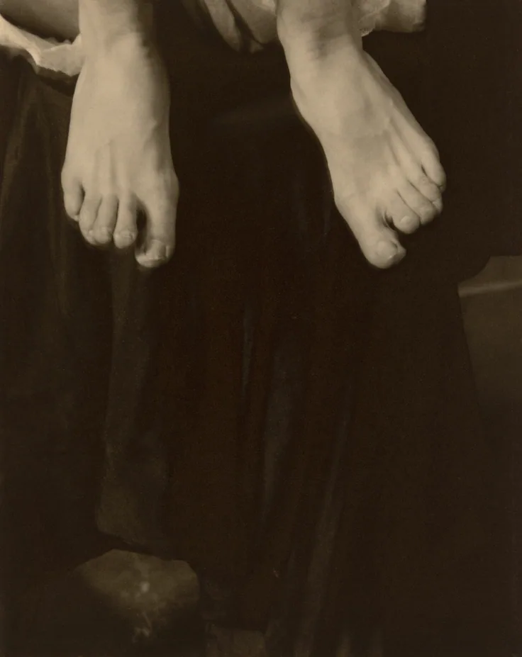 Georgia O'Keeffe - Feet: palladium print by Alfred Stieglitz, 1918.