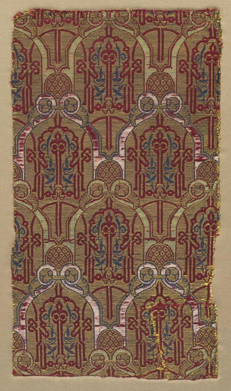 Fragment with palmette arches with Alhambra wall pattern: silk and gilt-metal thread: lampas weave, 1300s.