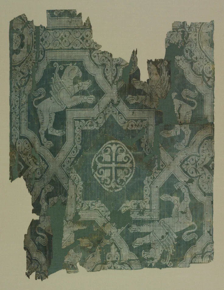 Fragment with star pattern and griffins: silk: plain weave variation with supplementary weft, 950–1050.