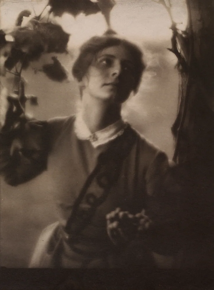 The Arbor (Julia Hall McCune): platinum print by Clarence H. White, 1906.